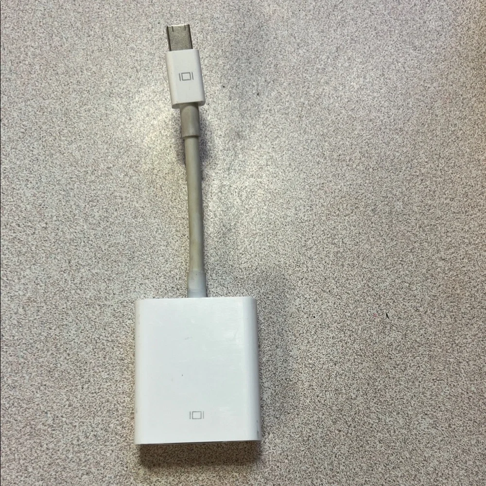 Apple White Adapter Cable